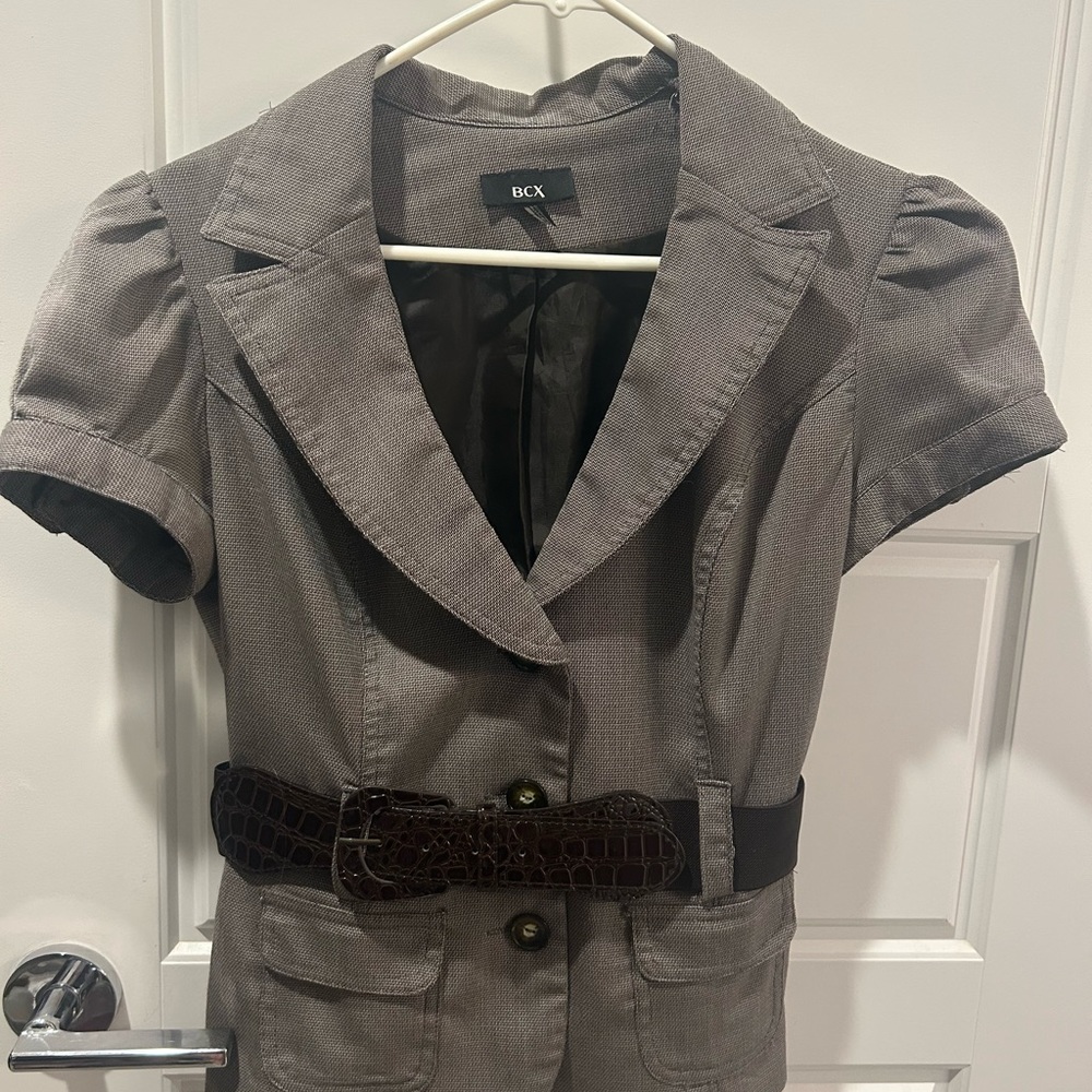 Brown fitted short sleeve blazer